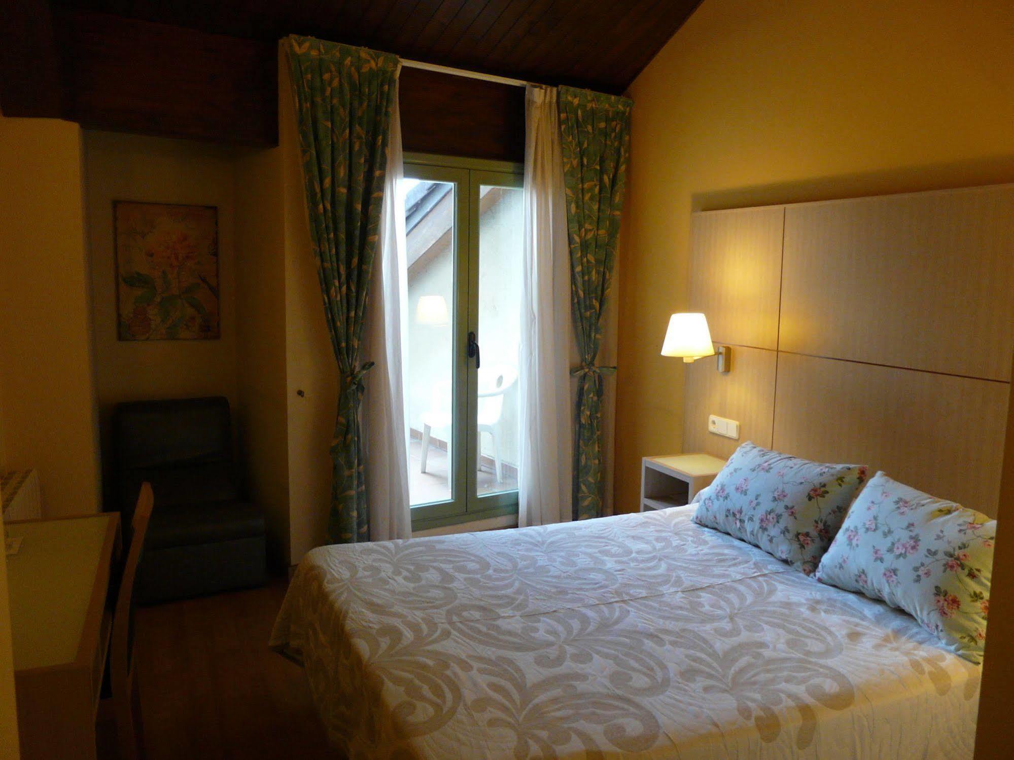 Hotel Nice Σέου δ' Ουρζέλ Εξωτερικό φωτογραφία