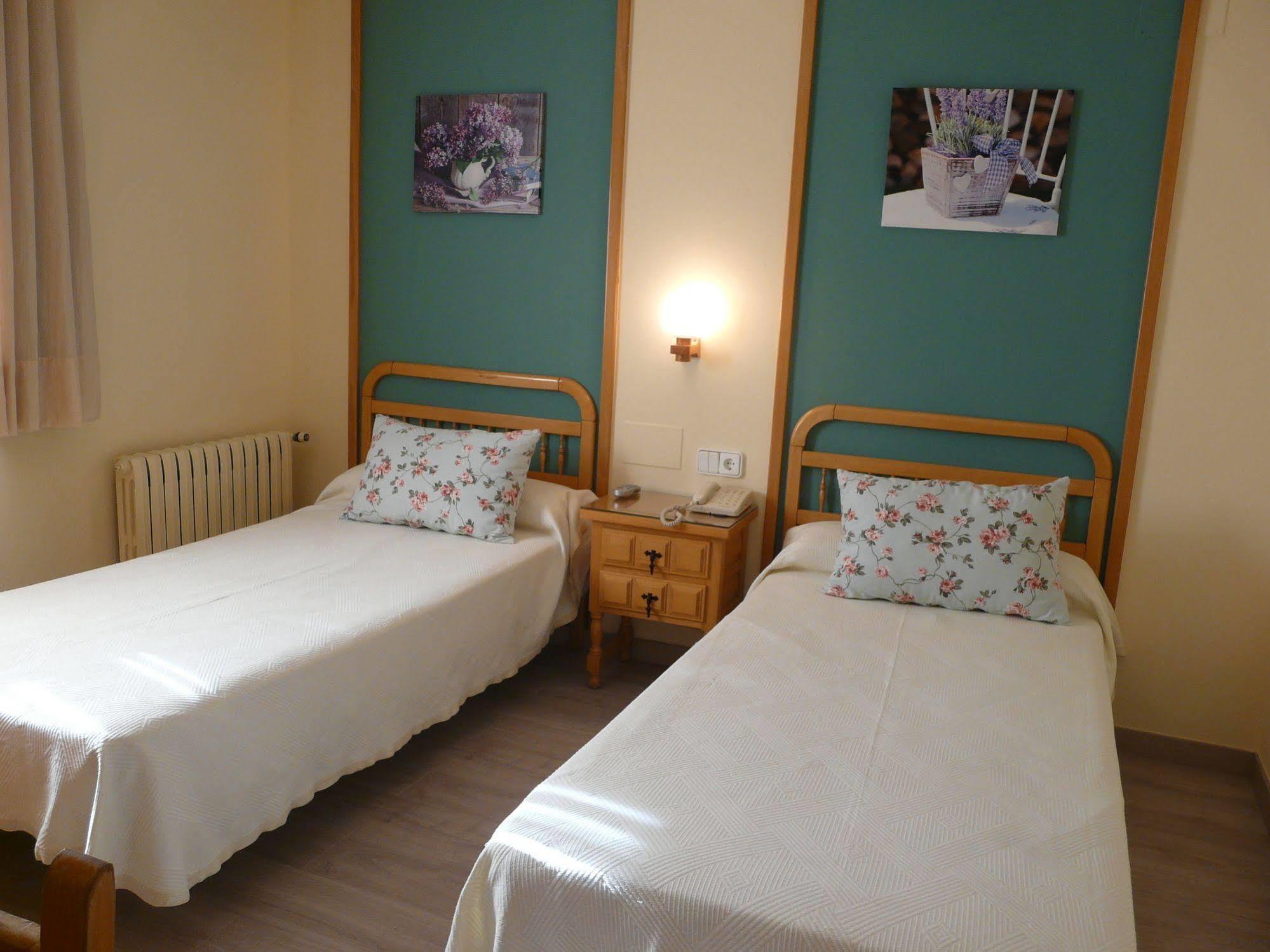 Hotel Nice Σέου δ' Ουρζέλ Εξωτερικό φωτογραφία