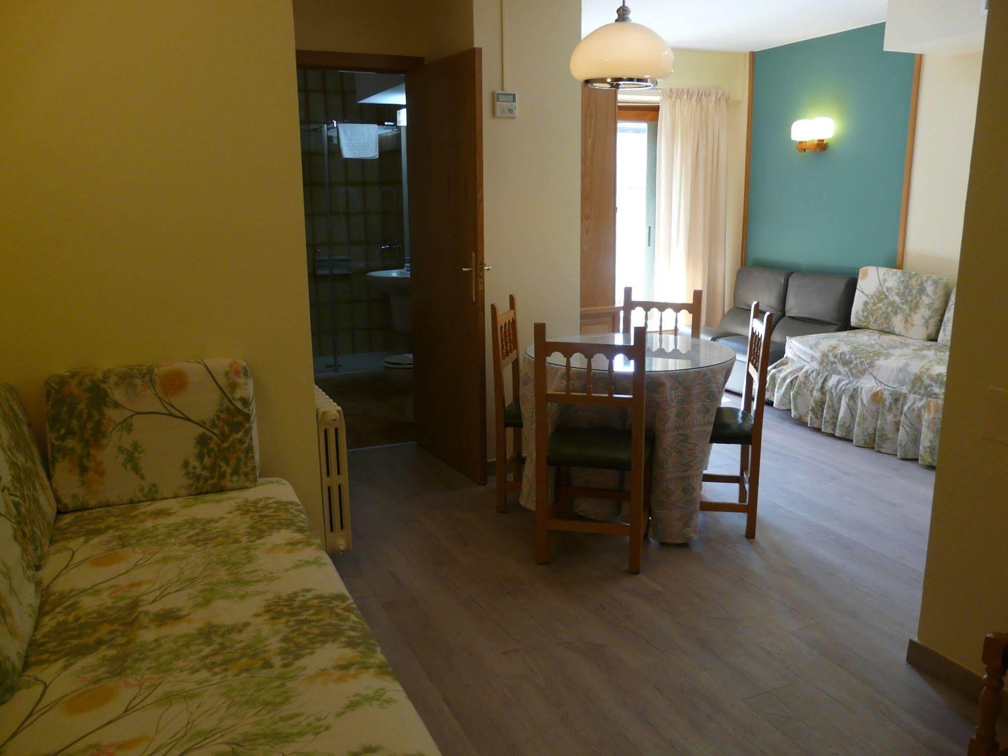 Hotel Nice Σέου δ' Ουρζέλ Εξωτερικό φωτογραφία
